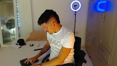 Snapshot of crazyybull chatting on 14, 11, 2025 Bull online show from 14, 11, 2025