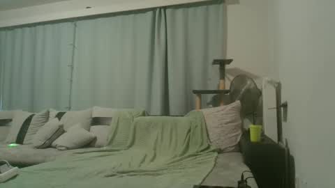 creamybiscuits12 online show from 4, 10, 2025