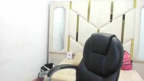 Snapshot of criistaal__ chatting on 9, 6, 2026 Criistaal online show from 9, 6, 2026