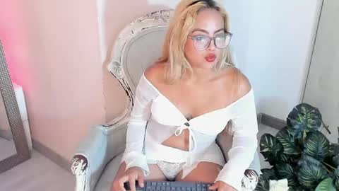 Snapshot of criistybloom chatting on 8, 5, 2026 CristyBloom online show from 8, 5, 2026