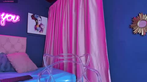 Snapshot of crisevanz18 chatting on 14, 9, 2025 Cris Evanz online show from 14, 9, 2025