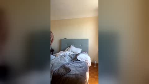 Snapshot of crisls93 chatting on 4, 4, 2026 cls online show from 4, 4, 2026