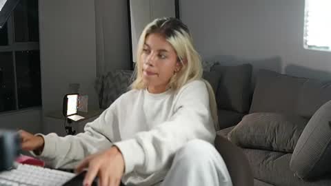 Laura online show from 12, 4, 2026