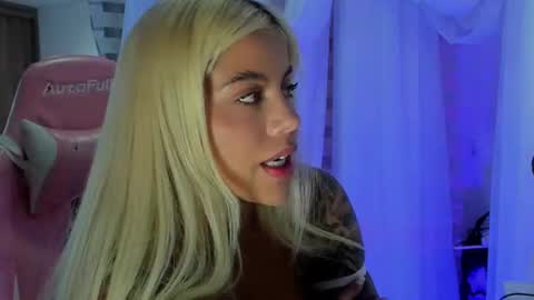 Snapshot of cristalhill chatting on 15, 7, 2026 Laura online show from 15, 7, 2026
