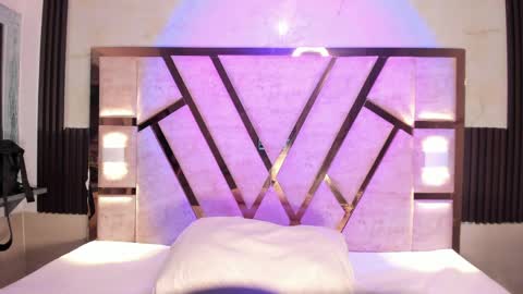 Snapshot of cristhinbrown chatting on 9, 4, 2026 cristin online show from 9, 4, 2026