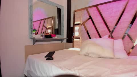 Snapshot of cristhinbrown chatting on 15, 4, 2026 cristin online show from 15, 4, 2026