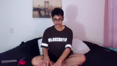 Snapshot of cristian_suarezz chatting on 26, 12, 2024 online show from 26, 12, 2024