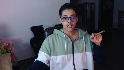 Snapshot of cristian_suarezz chatting on 3, 1, 2025 online show from 3, 1, 2025