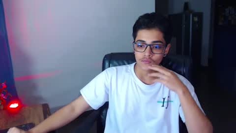 Snapshot of cristian_suarezz chatting on 11, 1, 2025 online show from 11, 1, 2025