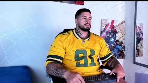 Snapshot of cristian_walker chatting on 23, 10, 2025 cristian walker online show from 23, 10, 2025