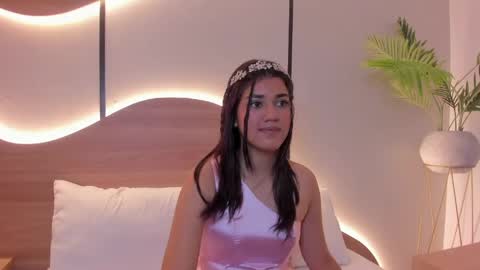 Snapshot of cristin_collins chatting on 6, 6, 2026 C R I S T I N online show from 6, 6, 2026