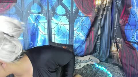 Cristina  online show from 10, 4, 2026