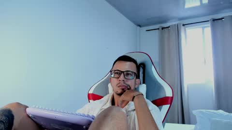 Cristopher  online show from 7, 4, 2026