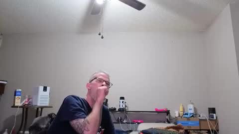 Crownandkat online show from 12, 2, 2026