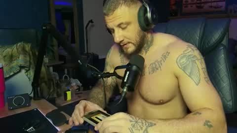 Snapshot of crushdaddyxxx chatting on 4, 2, 2026 Crush Daddy online show from 4, 2, 2026