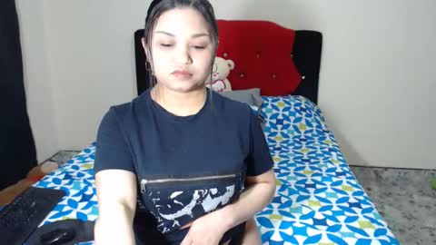 Snapshot of crystal_milkmature chatting on 4, 2, 2025 Crystal Milf online show from 4, 2, 2025