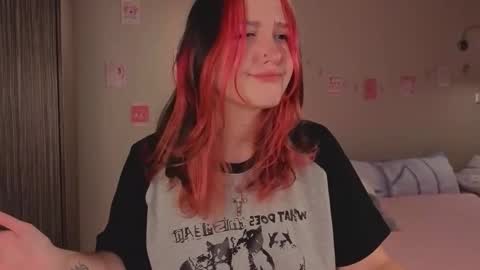 Snapshot of crystalblaze_ chatting on 22, 9, 2025 Grace online show from 22, 9, 2025