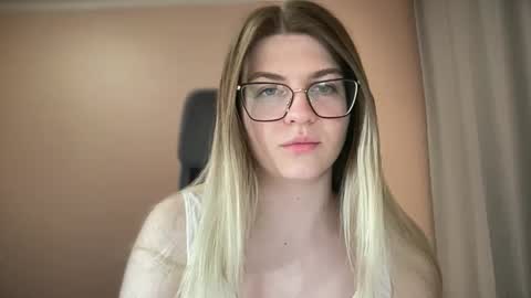 Snapshot of crystalblush01 chatting on 6, 3, 2026 crystalblush01 online show from 6, 3, 2026