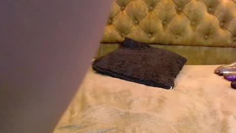 Crystal online show from 19, 2, 2025