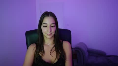 Crystalbrunette18 online show from 4, 6, 2026