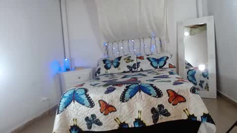 Snapshot of crystalvans chatting on 25, 2, 2025 Cristal online show from 25, 2, 2025