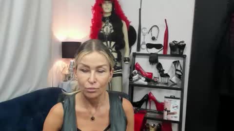 CrystalHotty online show from 12, 9, 2025
