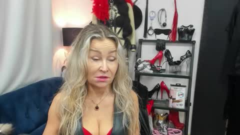 CrystalHotty online show from 6, 11, 2025