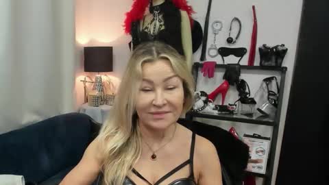 CrystalHotty online show from 30, 3, 2026