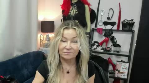 CrystalHotty online show from 14, 4, 2026