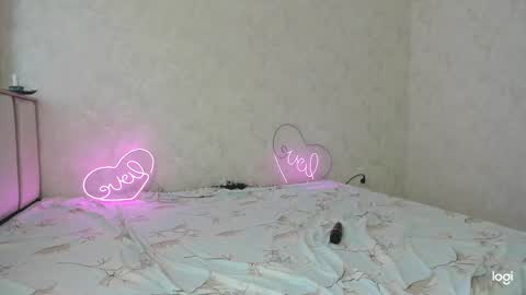 Snapshot of cuddlies2 chatting on 23, 12, 2024 cuddlies2 online show from 23, 12, 2024