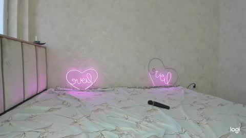 Snapshot of cuddlies2 chatting on 24, 12, 2024 cuddlies2 online show from 24, 12, 2024