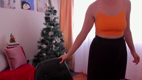 Leonela online show from 17, 12, 2024