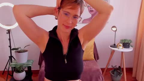 Leonela online show from 28, 2, 2025