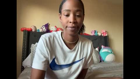 Snapshot of cum2charmxx chatting on 13, 9, 2025 cum2charmxx online show from 13, 9, 2025