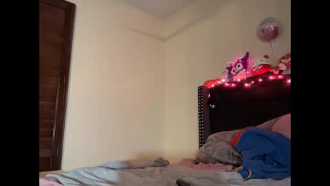 Snapshot of cum2charmxx chatting on 12, 10, 2025 cum2charmxx online show from 12, 10, 2025