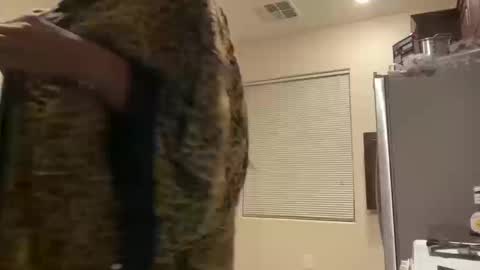 Snapshot of cum2charmxx chatting on 13, 10, 2025 cum2charmxx online show from 13, 10, 2025