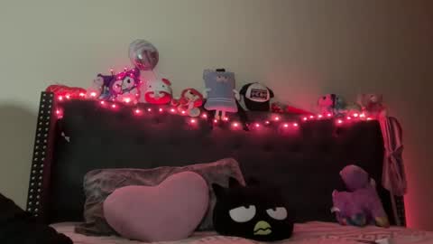 Snapshot of cum2charmxx chatting on 14, 10, 2025 cum2charmxx online show from 14, 10, 2025