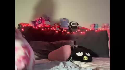 Snapshot of cum2charmxx chatting on 17, 10, 2025 cum2charmxx online show from 17, 10, 2025