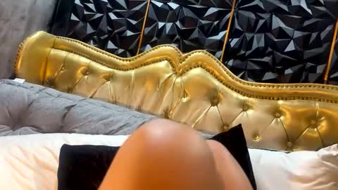 im KIM new girl to spoil online show from 2, 11, 2025