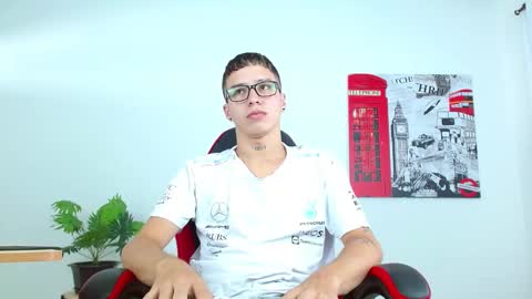 cumandres online show from 10, 9, 2025