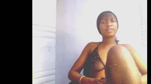 Snapshot of cumebony_petit chatting on 13, 2, 2026 cumebony_petit online show from 13, 2, 2026