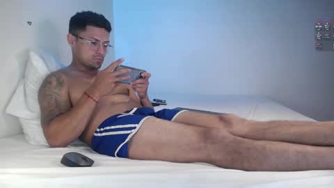 Snapshot of cummerlatino chatting on 25, 2, 2025 cummerlatino online show from 25, 2, 2025