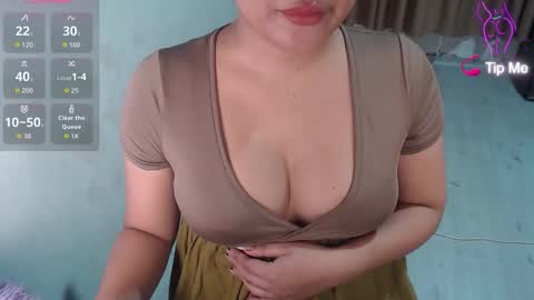 Snapshot of cumming_layxx chatting on 12, 10, 2025 alay online show from 12, 10, 2025