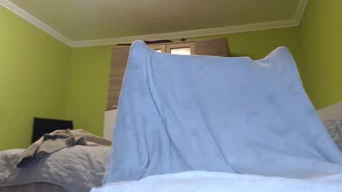 Im Lee. Say Hey Im very social. online show from 19, 1, 2025