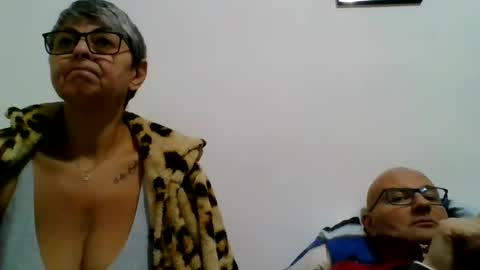 couple online show from 2, 12, 2024
