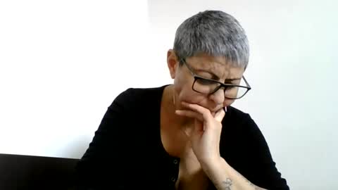 couple online show from 19, 2, 2025