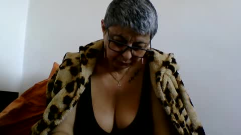 couple online show from 5, 3, 2025