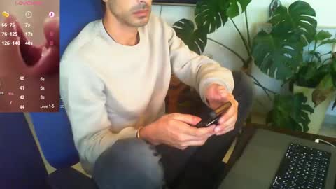 Snapshot of curiousgenie chatting on 8, 10, 2025 curiousgenie online show from 8, 10, 2025