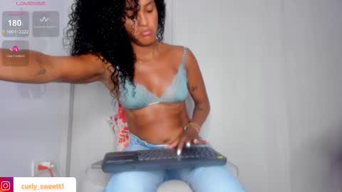 Snapshot of curly_sweett chatting on 15, 1, 2026 Curly - OF- CURLY SWEETT online show from 15, 1, 2026
