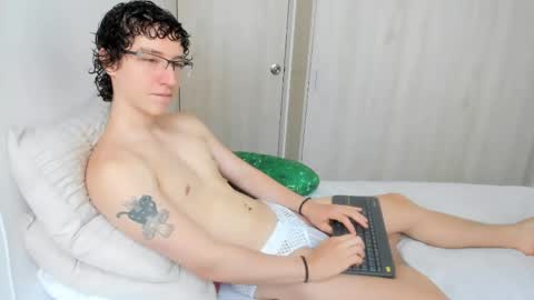 Snapshot of curlyytwink chatting on 9, 6, 2026 Noah online show from 9, 6, 2026